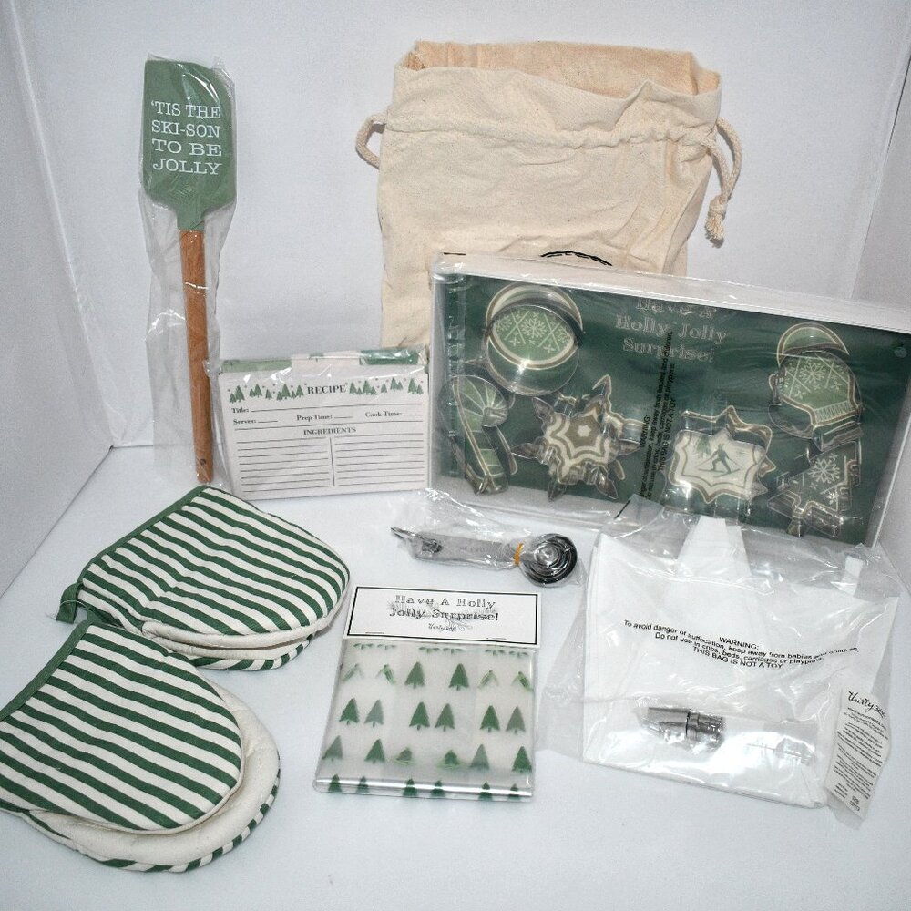 Thirty One Festive Feels Baking Set NIB 6 cookie cutters 3 pastry bags with tips